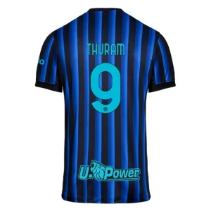 MAILLOTTHURAMINTERMILANDOMICILEHOMME2025_2026-1.jpgv1754412567 MAILLOT INTER MILAN THURAM DOMICILE HOMME 2025/2026