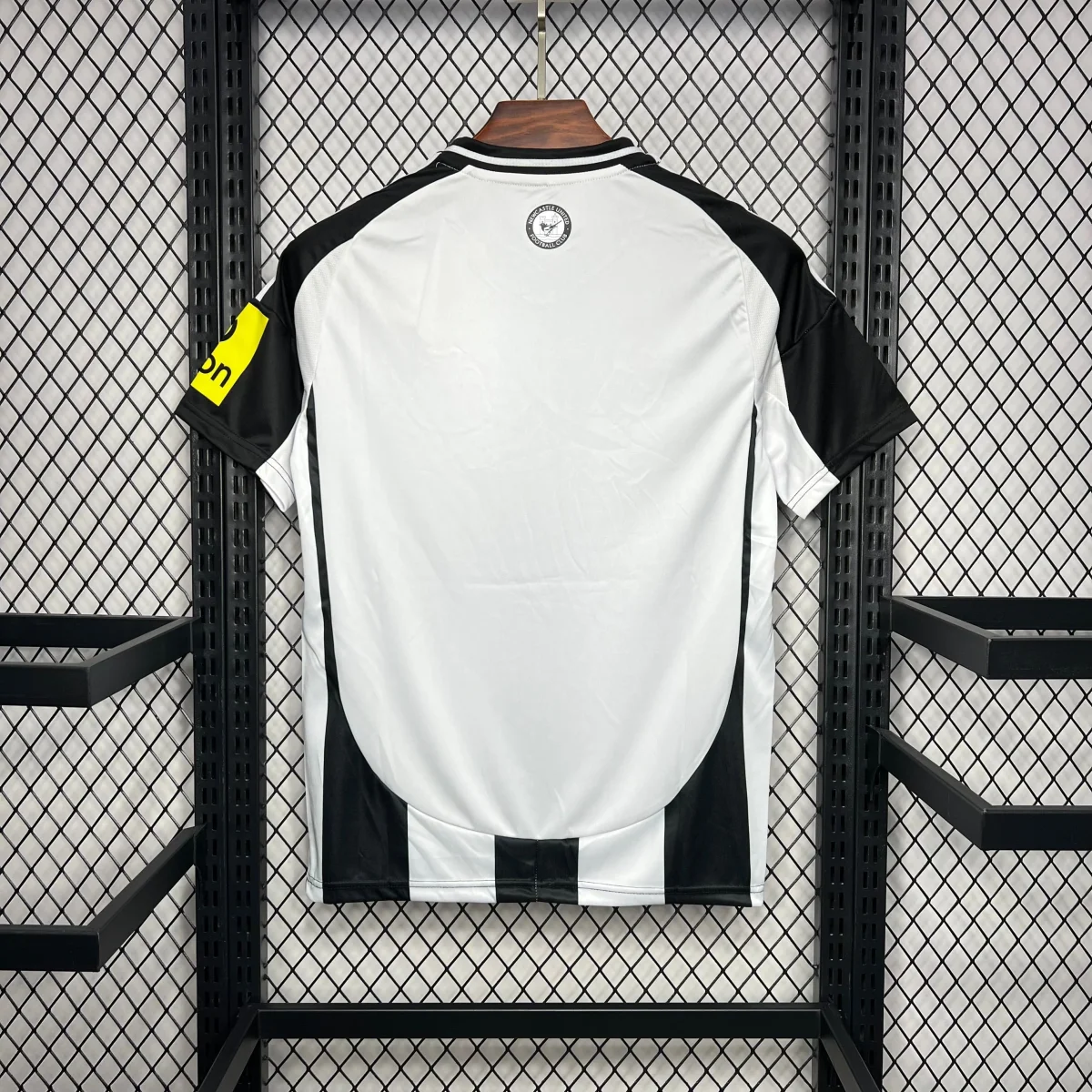 Newcastle Utd Domicile 2024/2025 – Image 3
