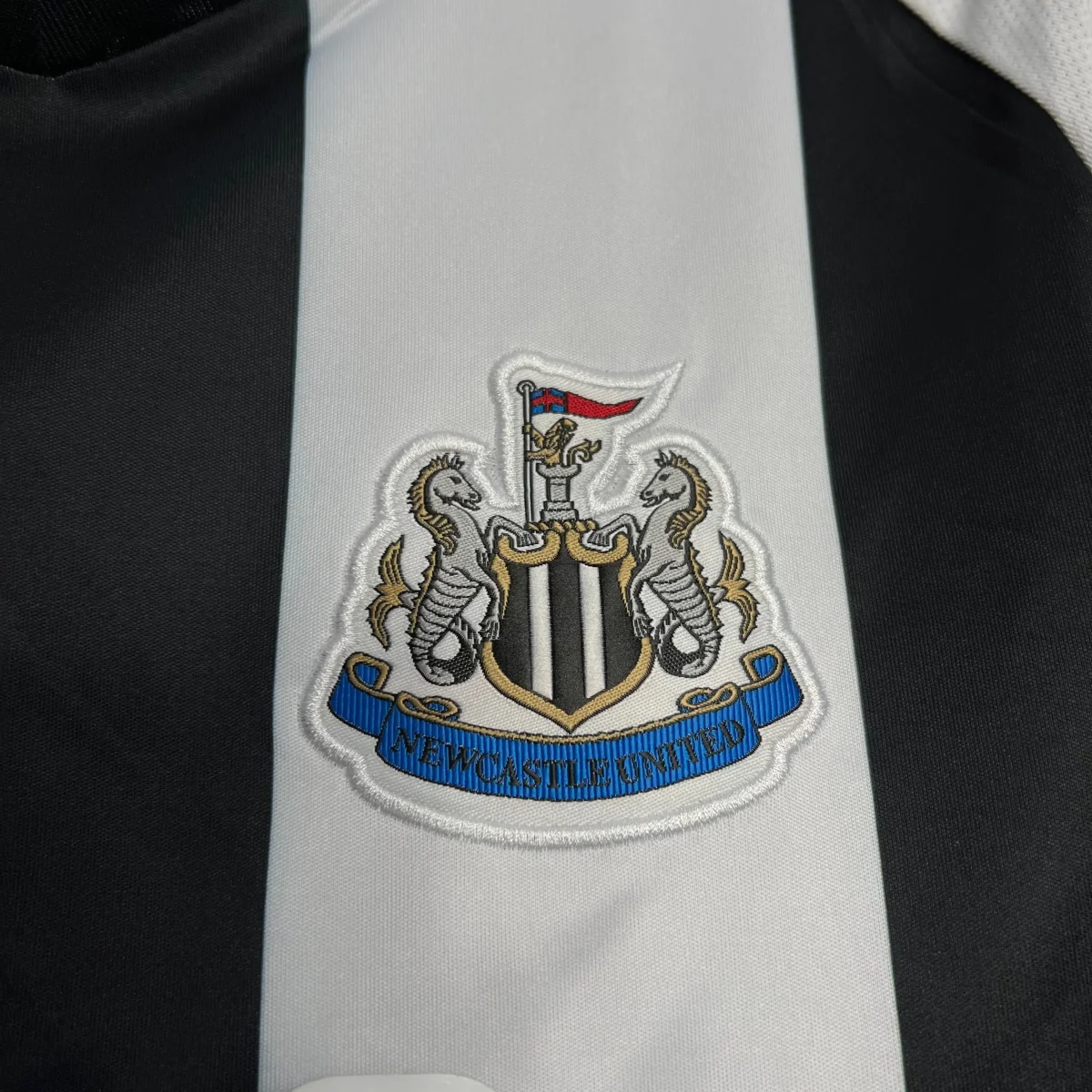Newcastle Utd Domicile 2024/2025 – Image 4