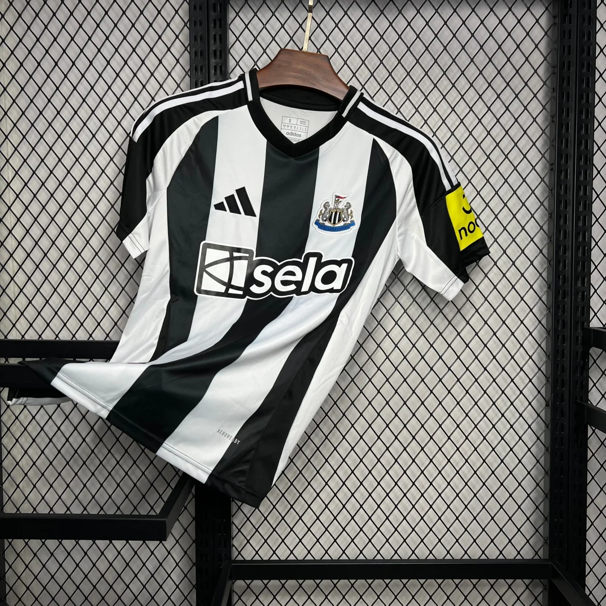 Newcastle Utd Domicile 2024/2025 – Image 2