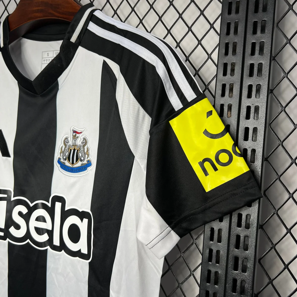 Newcastle Utd Domicile 2024/2025 – Image 5