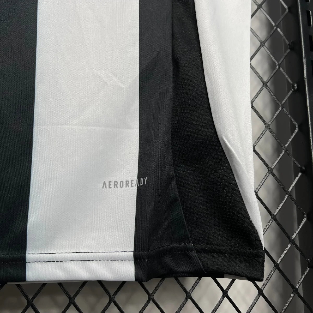 Newcastle Utd Domicile 2024/2025 – Image 8