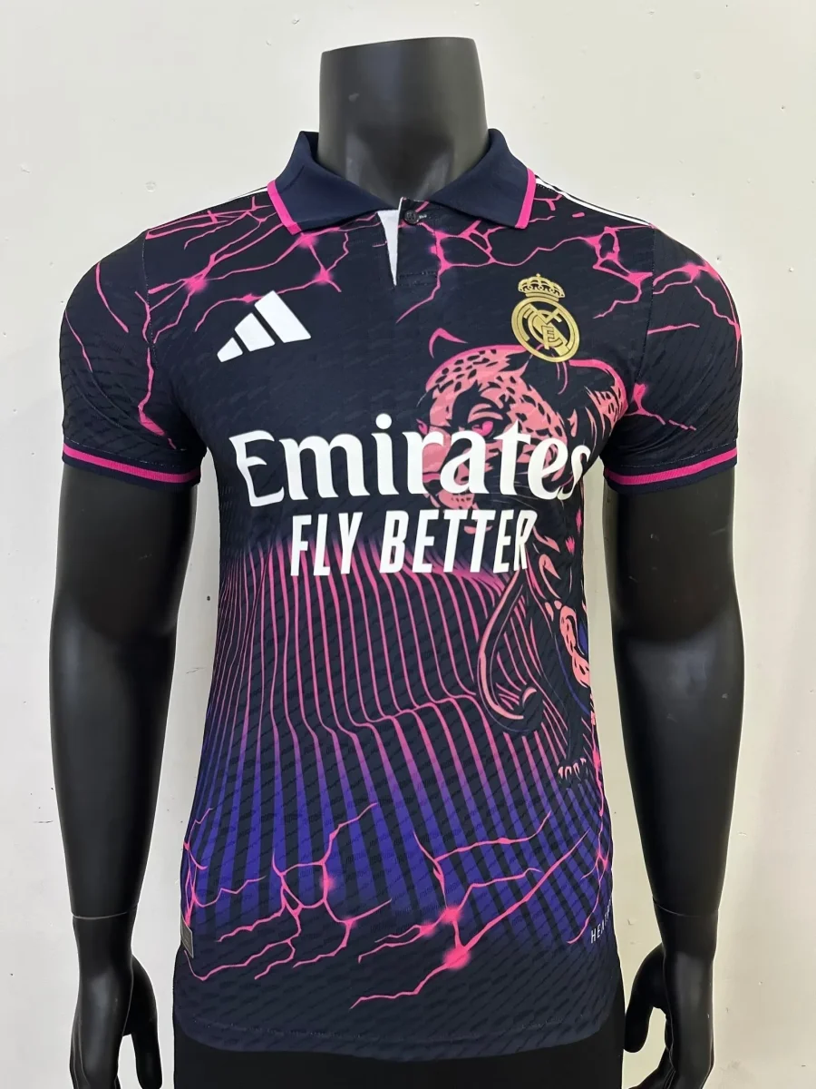 Real Madrid Guépard Violet Version Joueur 2025