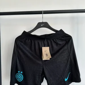 short-inter-milan-domicile-version-joueur-2025-2026-vetements-de-sport-871.jpgv1764261539 Short Inter Milan Domicile Version Joueur 2025/2026